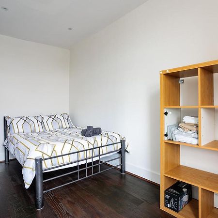 Ferienwohnung Entire Luxurious Flat Sleeps 4 Persons London Exterior foto