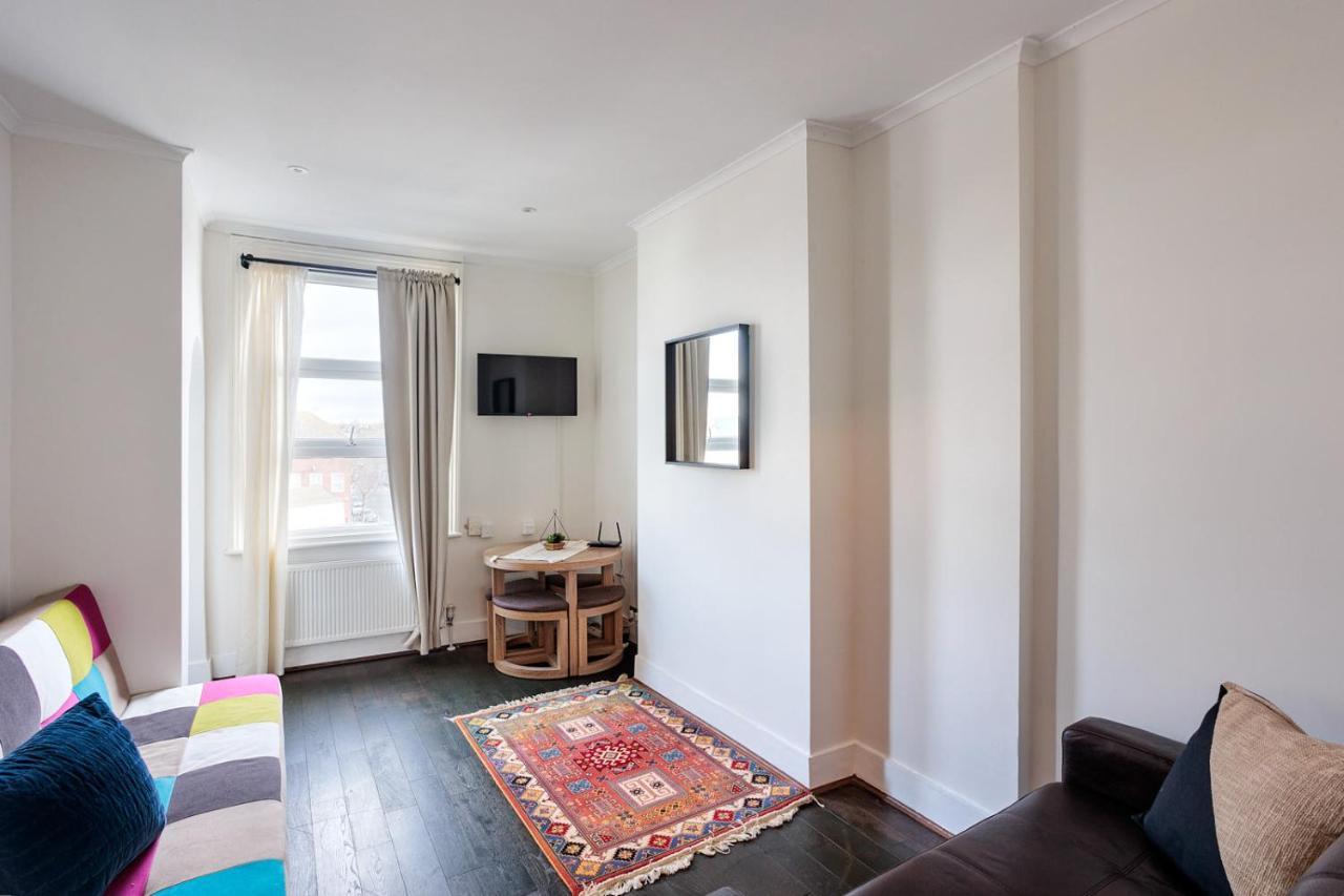 Ferienwohnung Entire Luxurious Flat Sleeps 4 Persons London Exterior foto