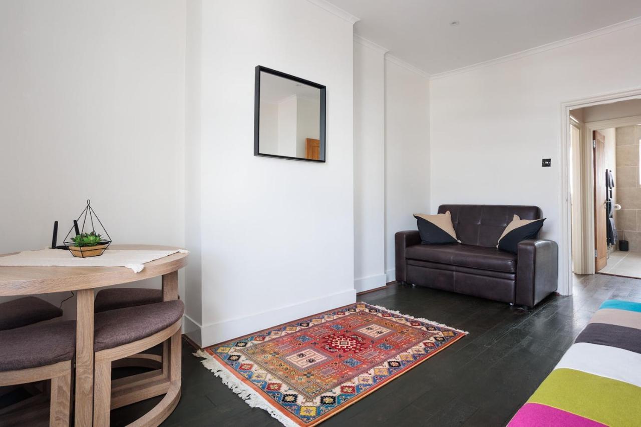 Ferienwohnung Entire Luxurious Flat Sleeps 4 Persons London Exterior foto