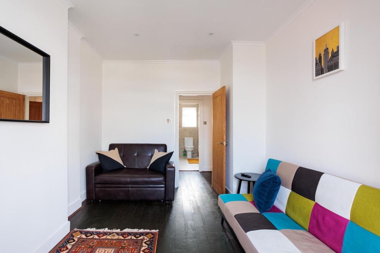 Ferienwohnung Entire Luxurious Flat Sleeps 4 Persons London Exterior foto