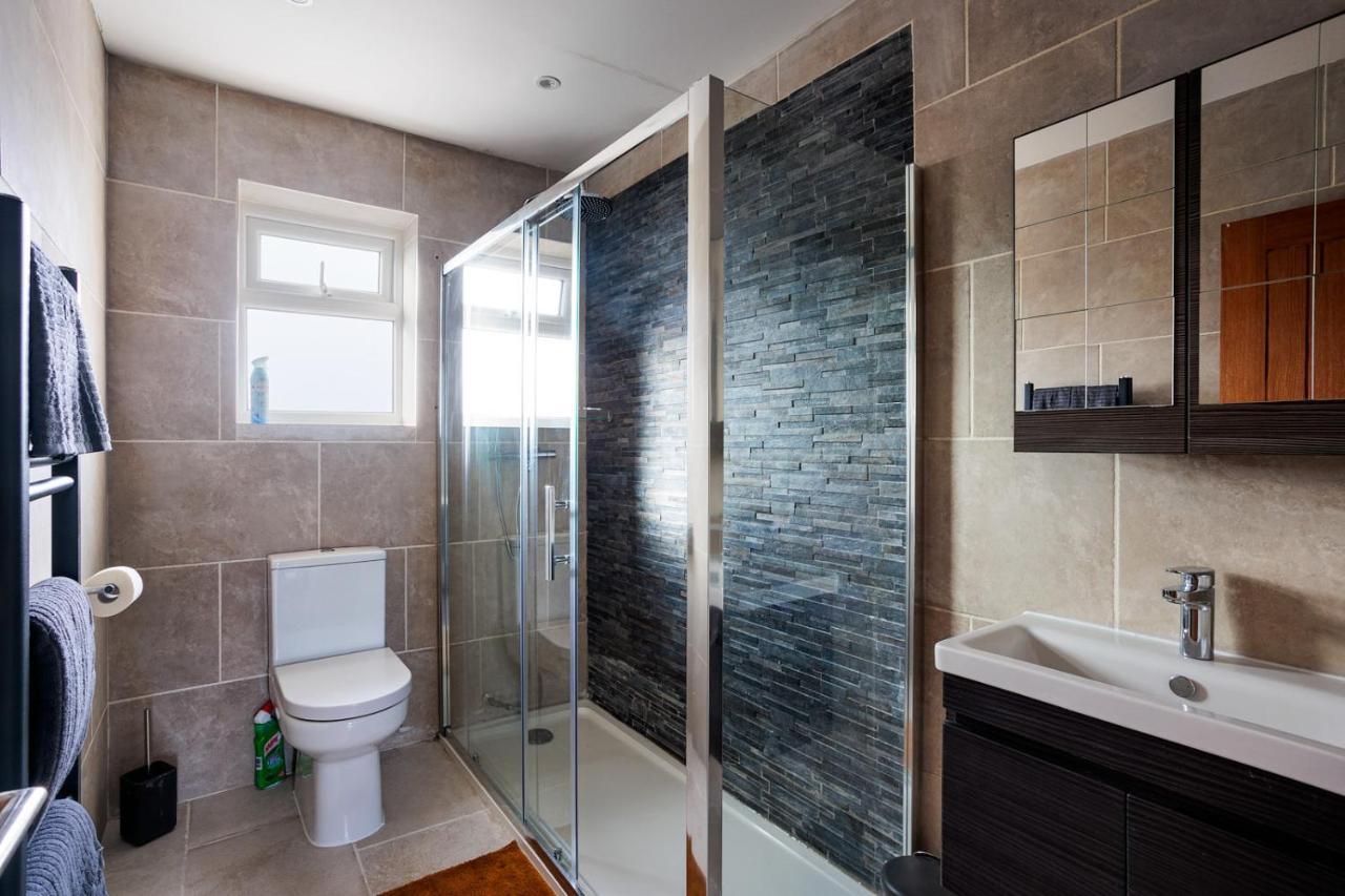 Ferienwohnung Entire Luxurious Flat Sleeps 4 Persons London Exterior foto