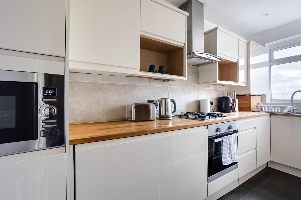 Ferienwohnung Entire Luxurious Flat Sleeps 4 Persons London Exterior foto