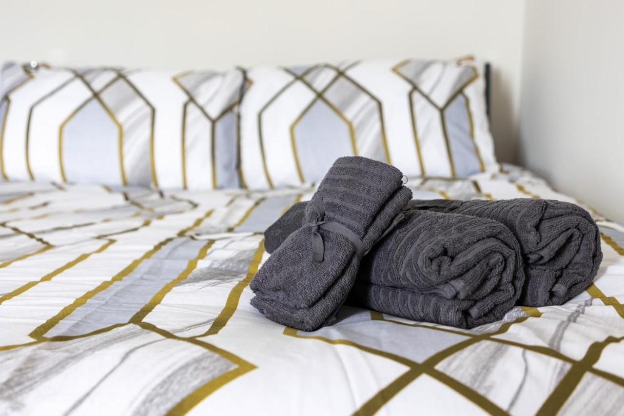 Ferienwohnung Entire Luxurious Flat Sleeps 4 Persons London Exterior foto
