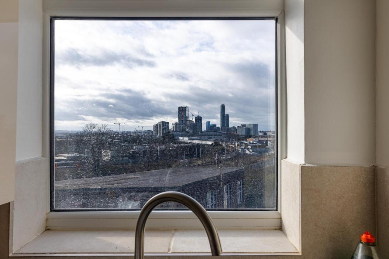 Ferienwohnung Entire Luxurious Flat Sleeps 4 Persons London Exterior foto