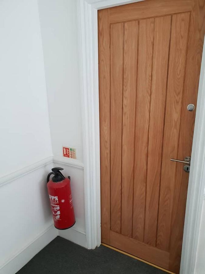 Ferienwohnung Entire Luxurious Flat Sleeps 4 Persons London Exterior foto